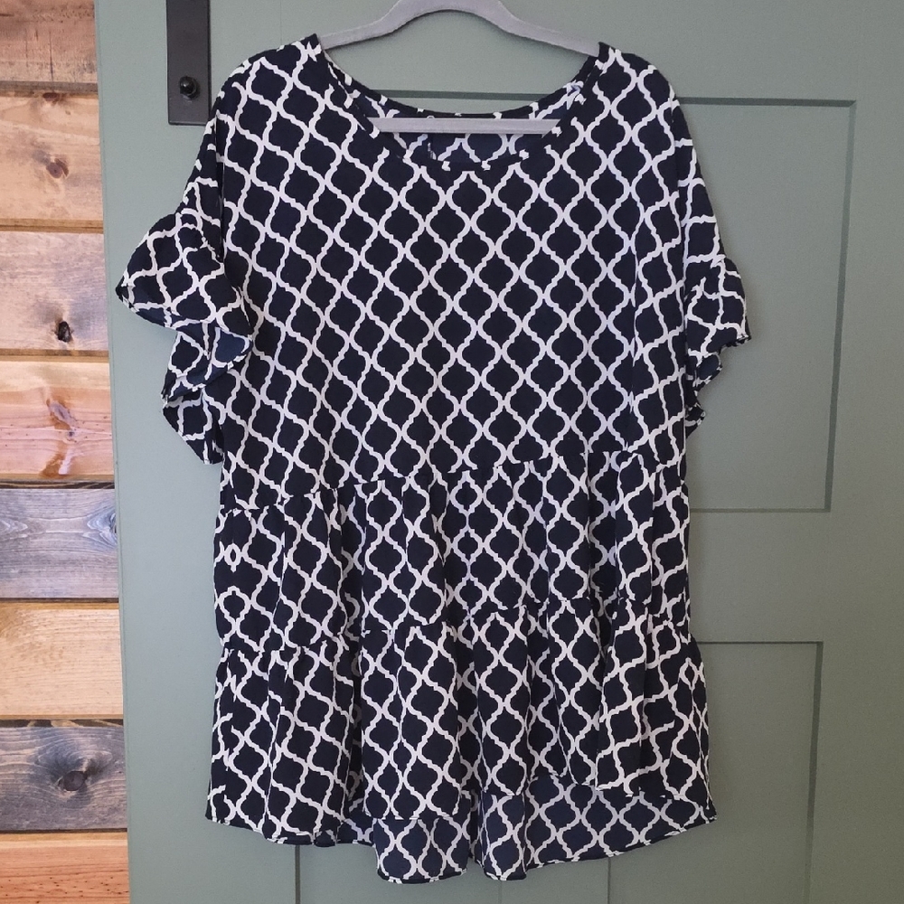 Women’s Black & White Geometric Peplum Blouse